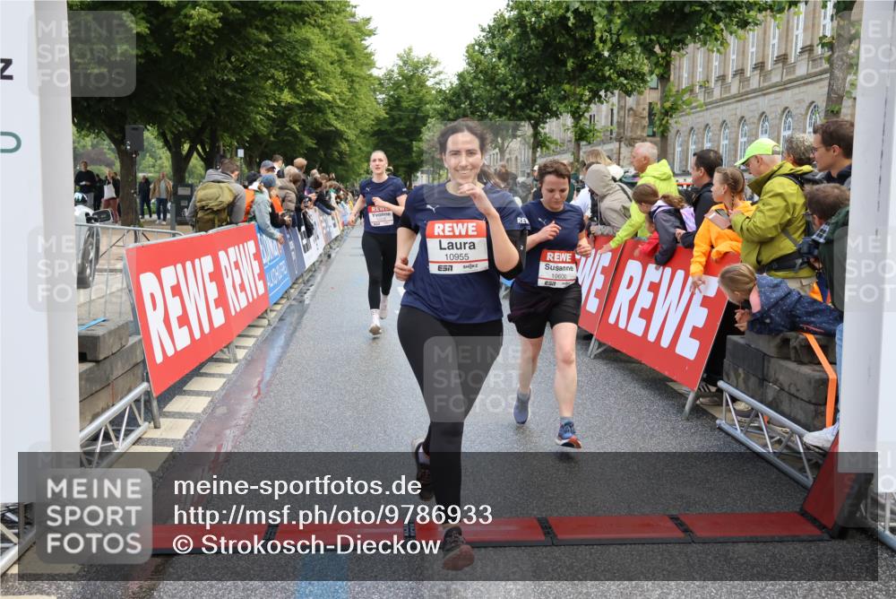 14.06.2026 - REWE Women's Run Strokosch-Dieckow http://msf.ph/oto/9786933 14.06.2026 10:11:33 Ziel 10111, 10258, 10606, 10690, 10955, 11217, 11355 meine-sportfotos.de