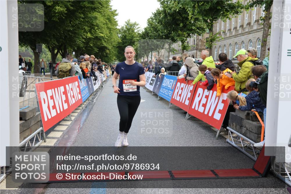 14.06.2026 - REWE Women's Run Strokosch-Dieckow http://msf.ph/oto/9786934 14.06.2026 10:11:34 Ziel 10111, 10258, 10606, 10690, 10955, 11217, 11355 meine-sportfotos.de