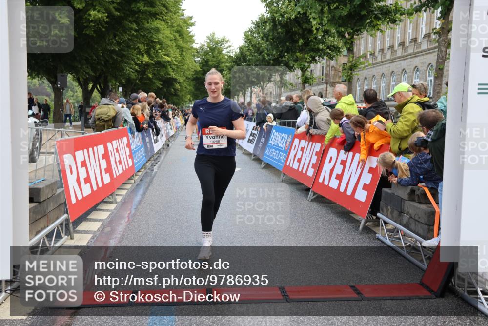 14.06.2026 - REWE Women's Run Strokosch-Dieckow http://msf.ph/oto/9786935 14.06.2026 10:11:34 Ziel 10111, 10258, 10606, 10690, 10955, 11217, 11355 meine-sportfotos.de