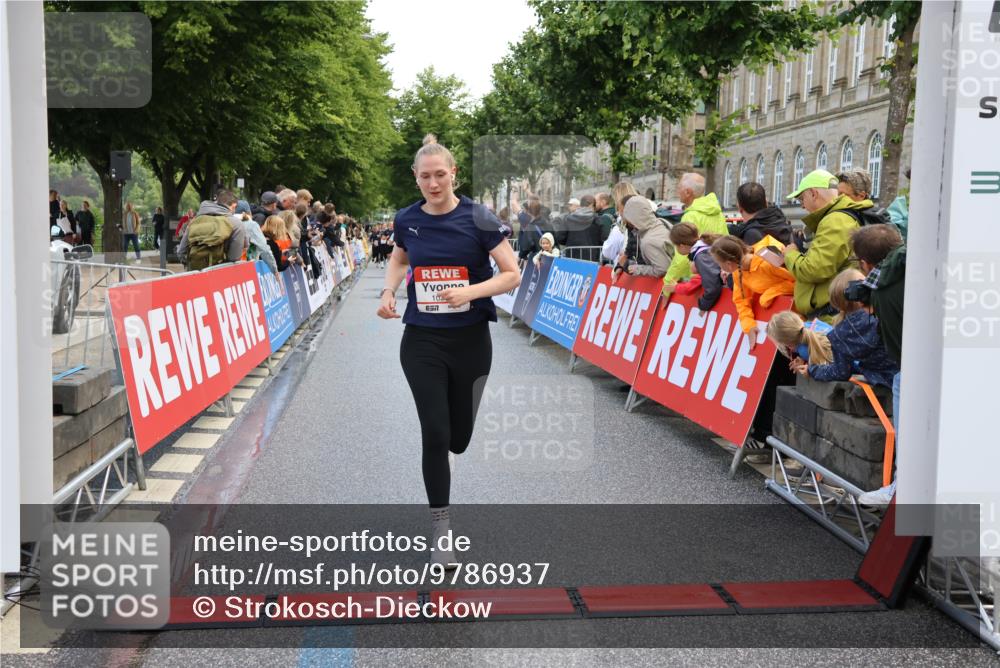 14.06.2026 - REWE Women's Run Strokosch-Dieckow http://msf.ph/oto/9786937 14.06.2026 10:11:35 Ziel 10258, 10606, 10690, 10955, 11217, 11355 meine-sportfotos.de