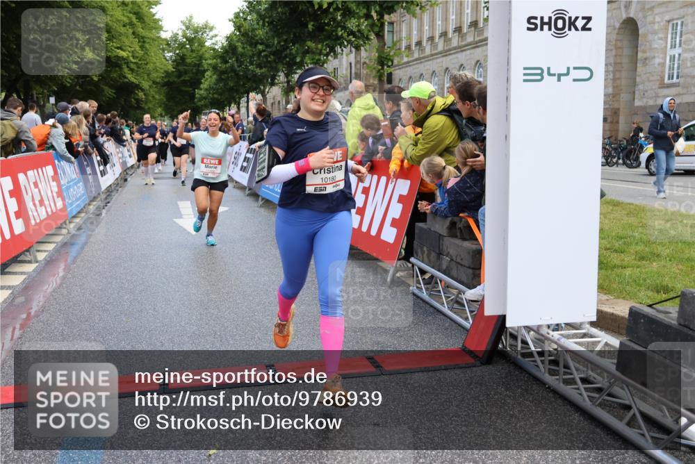 14.06.2026 - REWE Women's Run Strokosch-Dieckow http://msf.ph/oto/9786939 14.06.2026 10:11:41 Ziel 10180, 10240, 10258, 10606, 11260, 11488 meine-sportfotos.de