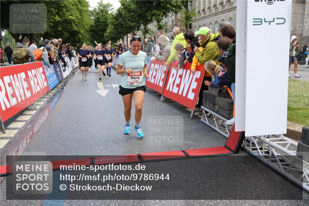14.06.2026 - REWE Women's Run Strokosch-Dieckow http://msf.ph/oto/9786944 14.06.2026 10:11:42 Ziel 10180, 10240, 10258, 11017, 11260, 11488 meine-sportfotos.de