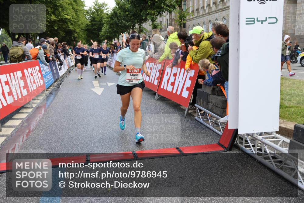 14.06.2026 - REWE Women's Run Strokosch-Dieckow http://msf.ph/oto/9786945 14.06.2026 10:11:42 Ziel 10180, 10240, 10258, 11017, 11260, 11488 meine-sportfotos.de