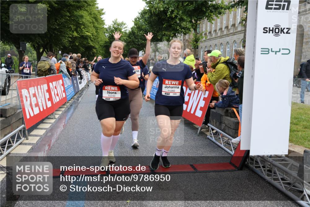 14.06.2026 - REWE Women's Run Strokosch-Dieckow http://msf.ph/oto/9786950 14.06.2026 10:11:46 Ziel 10001, 10002, 10003, 10004, 10005, 10137, 10180, 10240, 10254, 10734, 11017, 11260, 11488, 11495 meine-sportfotos.de