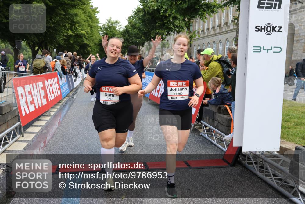 14.06.2026 - REWE Women's Run Strokosch-Dieckow http://msf.ph/oto/9786953 14.06.2026 10:11:46 Ziel 10001, 10002, 10003, 10004, 10005, 10137, 10180, 10240, 10254, 10734, 11017, 11260, 11488, 11495 meine-sportfotos.de