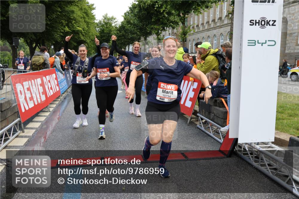 14.06.2026 - REWE Women's Run Strokosch-Dieckow http://msf.ph/oto/9786959 14.06.2026 10:11:48 Ziel 10001, 10002, 10003, 10004, 10005, 10130, 10137, 10180, 10240, 10254, 10734, 10981, 11017, 11260, 11488, 11495 meine-sportfotos.de