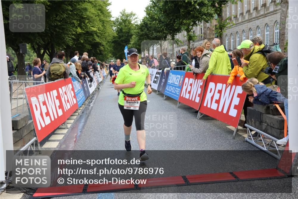 14.06.2026 - REWE Women's Run Strokosch-Dieckow http://msf.ph/oto/9786976 14.06.2026 10:11:54 Ziel 10001, 10002, 10003, 10004, 10005, 10086, 10130, 10137, 10247, 10254, 10325, 10734, 10981, 11017, 11495 meine-sportfotos.de