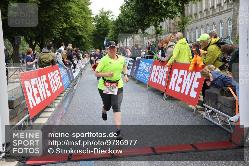 14.06.2026 - REWE Women's Run Strokosch-Dieckow http://msf.ph/oto/9786977 14.06.2026 10:11:54 Ziel 10001, 10002, 10003, 10004, 10005, 10086, 10130, 10137, 10247, 10254, 10325, 10734, 10981, 11017, 11495 meine-sportfotos.de