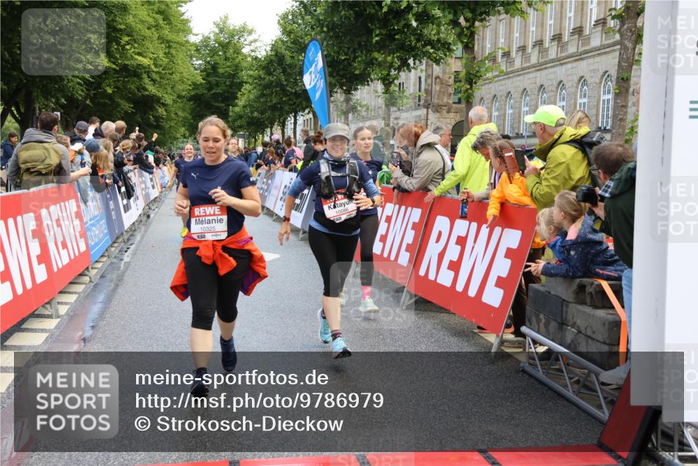 14.06.2026 - REWE Women's Run Strokosch-Dieckow http://msf.ph/oto/9786979 14.06.2026 10:11:58 Ziel 10005, 10086, 10130, 10137, 10247, 10325, 10804, 10981, 11223, 11494, 11495 meine-sportfotos.de