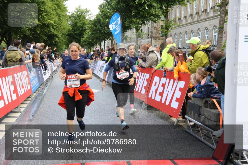 14.06.2026 - REWE Women's Run Strokosch-Dieckow http://msf.ph/oto/9786980 14.06.2026 10:11:58 Ziel 10005, 10086, 10130, 10137, 10247, 10325, 10804, 10981, 11223, 11494, 11495 meine-sportfotos.de