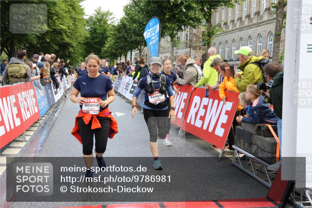 14.06.2026 - REWE Women's Run Strokosch-Dieckow http://msf.ph/oto/9786981 14.06.2026 10:11:58 Ziel 10005, 10086, 10130, 10137, 10247, 10325, 10804, 10981, 11223, 11494, 11495 meine-sportfotos.de