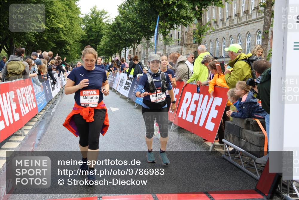 14.06.2026 - REWE Women's Run Strokosch-Dieckow http://msf.ph/oto/9786983 14.06.2026 10:11:58 Ziel 10005, 10086, 10130, 10137, 10247, 10325, 10804, 10981, 11223, 11494, 11495 meine-sportfotos.de