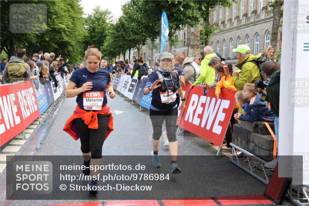 14.06.2026 - REWE Women's Run Strokosch-Dieckow http://msf.ph/oto/9786984 14.06.2026 10:11:58 Ziel 10005, 10086, 10130, 10137, 10247, 10325, 10804, 10981, 11223, 11494, 11495 meine-sportfotos.de