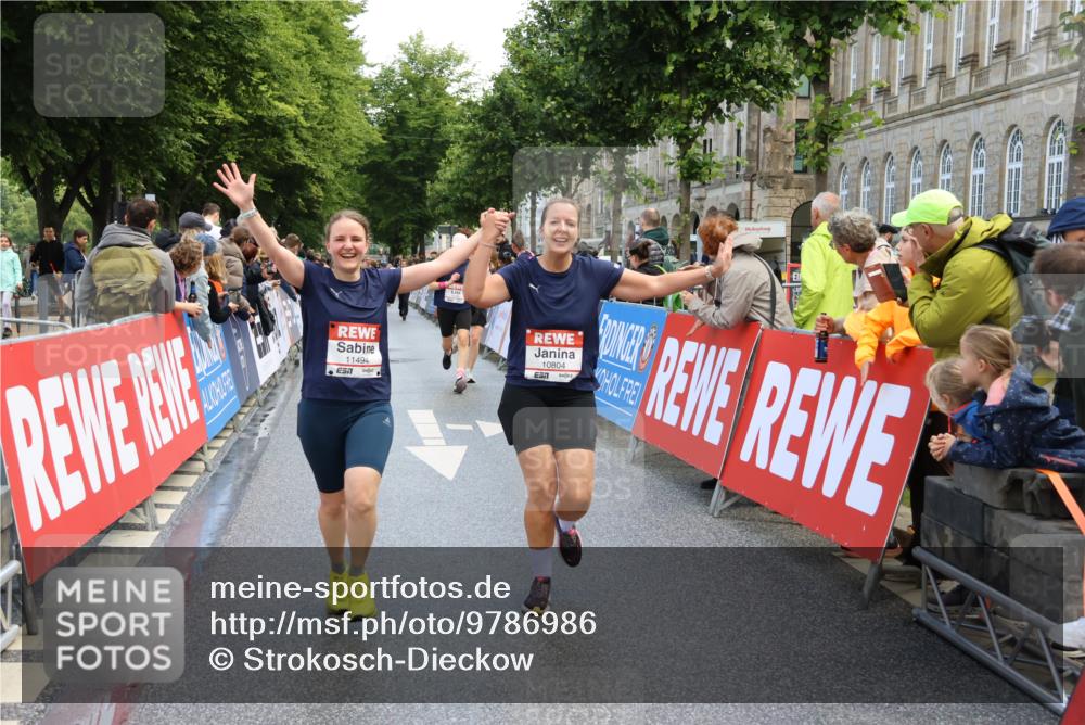 14.06.2026 - REWE Women's Run Strokosch-Dieckow http://msf.ph/oto/9786986 14.06.2026 10:12:01 Ziel 10086, 10247, 10325, 10769, 10770, 10804, 11223, 11494 meine-sportfotos.de
