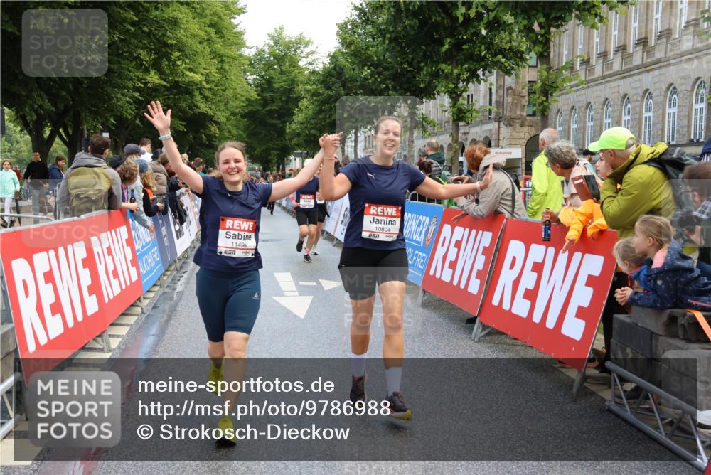 14.06.2026 - REWE Women's Run Strokosch-Dieckow http://msf.ph/oto/9786988 14.06.2026 10:12:01 Ziel 10086, 10247, 10325, 10769, 10770, 10804, 11223, 11494 meine-sportfotos.de