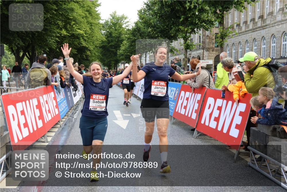 14.06.2026 - REWE Women's Run Strokosch-Dieckow http://msf.ph/oto/9786989 14.06.2026 10:12:01 Ziel 10086, 10247, 10325, 10769, 10770, 10804, 11223, 11494 meine-sportfotos.de
