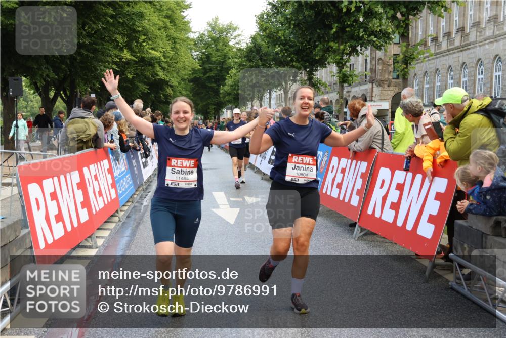 14.06.2026 - REWE Women's Run Strokosch-Dieckow http://msf.ph/oto/9786991 14.06.2026 10:12:01 Ziel 10086, 10247, 10325, 10769, 10770, 10804, 11223, 11494 meine-sportfotos.de