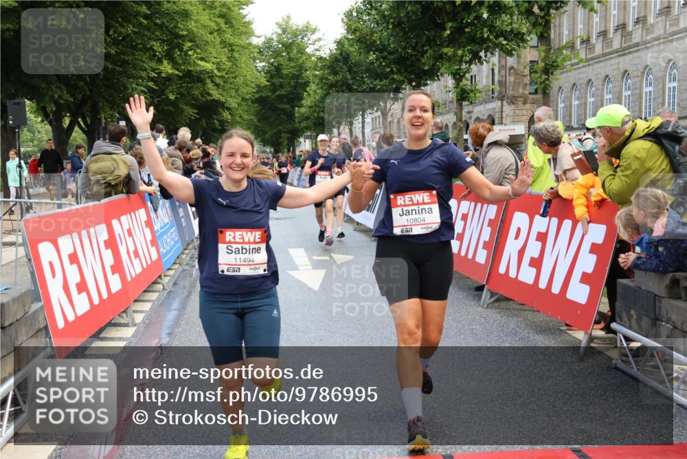 14.06.2026 - REWE Women's Run Strokosch-Dieckow http://msf.ph/oto/9786995 14.06.2026 10:12:02 Ziel 10086, 10247, 10325, 10769, 10770, 10804, 11223, 11494 meine-sportfotos.de