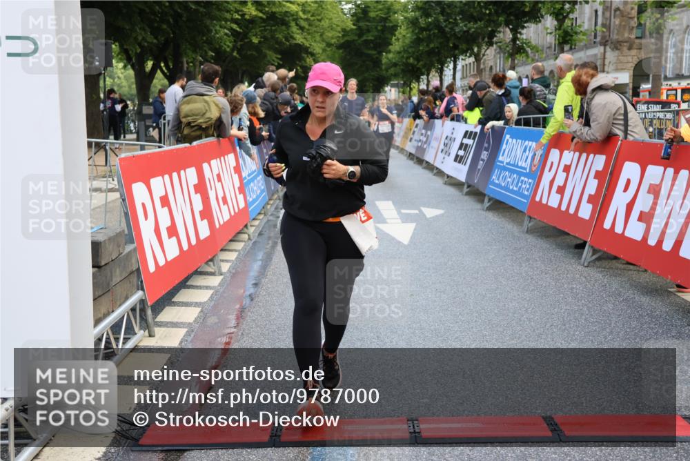 14.06.2026 - REWE Women's Run Strokosch-Dieckow http://msf.ph/oto/9787000 14.06.2026 10:12:07 Ziel 10620, 10769, 10770, 10804, 10975, 11223, 11317, 11494 meine-sportfotos.de