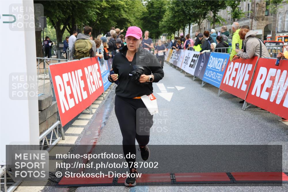 14.06.2026 - REWE Women's Run Strokosch-Dieckow http://msf.ph/oto/9787002 14.06.2026 10:12:07 Ziel 10620, 10769, 10770, 10804, 10975, 11223, 11317, 11494 meine-sportfotos.de