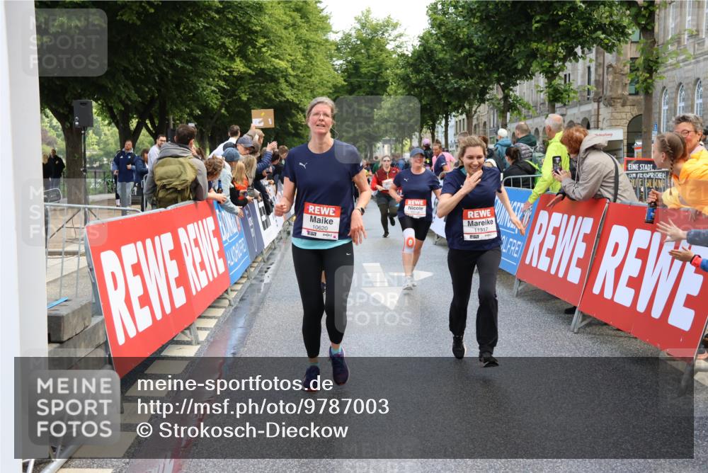 14.06.2026 - REWE Women's Run Strokosch-Dieckow http://msf.ph/oto/9787003 14.06.2026 10:12:10 Ziel 10036, 10298, 10620, 10769, 10770, 10804, 10913, 10975, 11317 meine-sportfotos.de