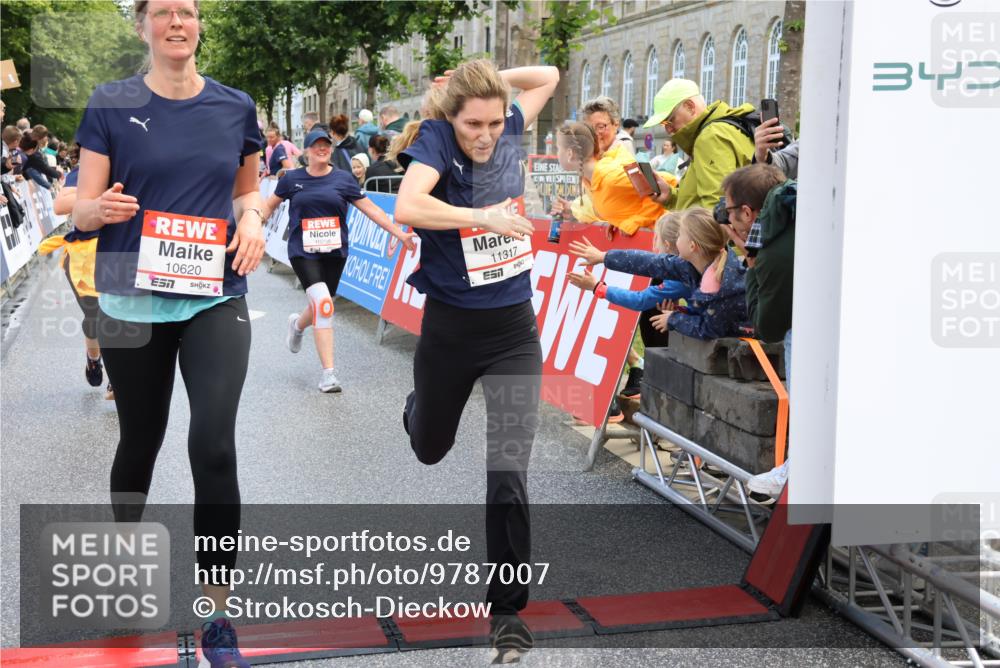 14.06.2026 - REWE Women's Run Strokosch-Dieckow http://msf.ph/oto/9787007 14.06.2026 10:12:11 Ziel 10036, 10298, 10620, 10769, 10770, 10913, 10975, 11317 meine-sportfotos.de