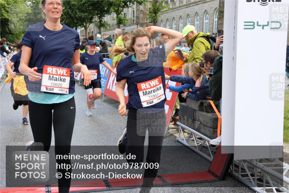 14.06.2026 - REWE Women's Run Strokosch-Dieckow http://msf.ph/oto/9787009 14.06.2026 10:12:11 Ziel 10036, 10298, 10620, 10769, 10770, 10913, 10975, 11317 meine-sportfotos.de