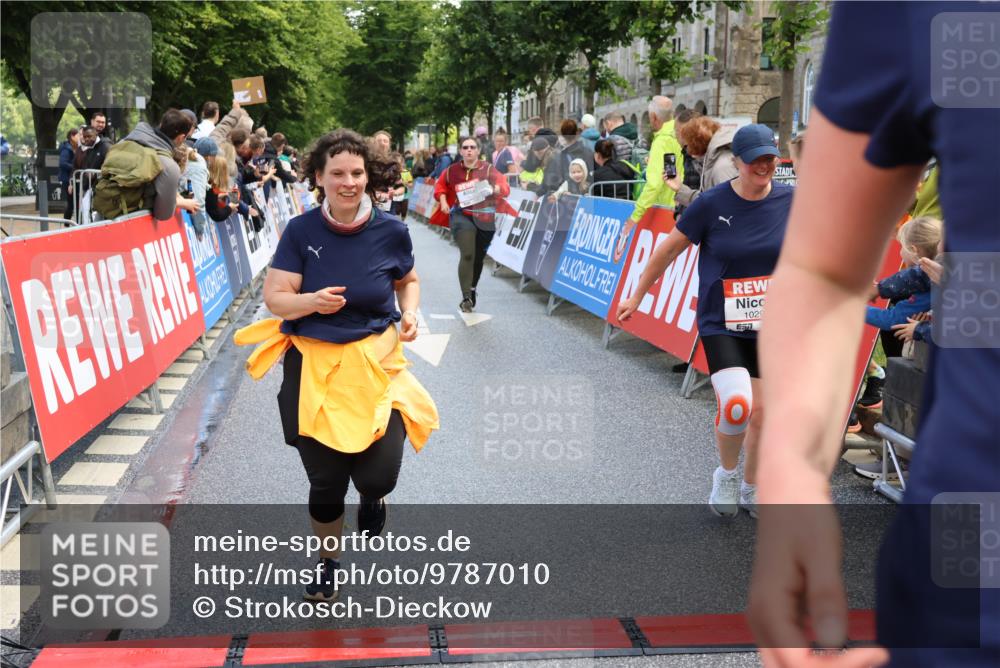 14.06.2026 - REWE Women's Run Strokosch-Dieckow http://msf.ph/oto/9787010 14.06.2026 10:12:12 Ziel 10036, 10298, 10620, 10769, 10770, 10913, 10975, 11019, 11317 meine-sportfotos.de
