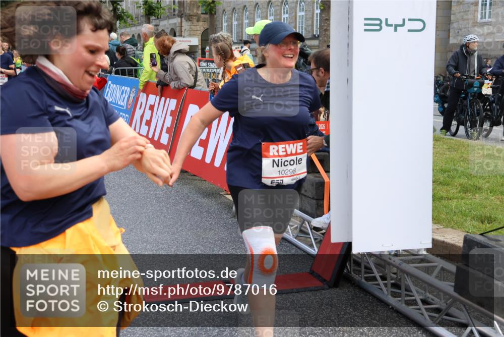 14.06.2026 - REWE Women's Run Strokosch-Dieckow http://msf.ph/oto/9787016 14.06.2026 10:12:13 Ziel 10036, 10298, 10620, 10770, 10913, 10975, 11019, 11317 meine-sportfotos.de