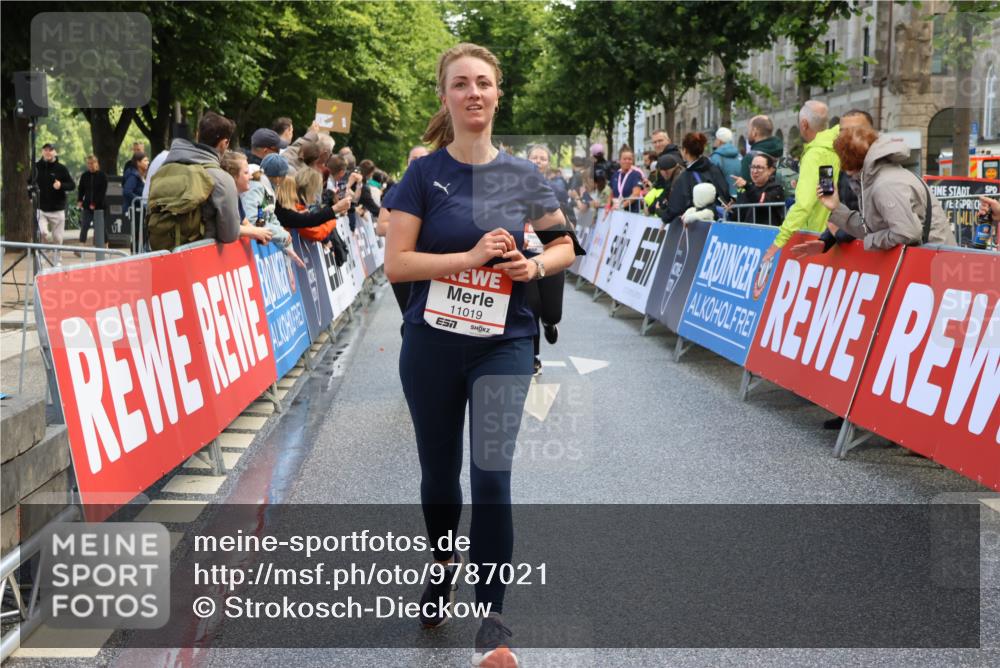 14.06.2026 - REWE Women's Run Strokosch-Dieckow http://msf.ph/oto/9787021 14.06.2026 10:12:16 Ziel 10036, 10298, 10357, 10620, 10795, 10913, 11019, 11317, 11349 meine-sportfotos.de