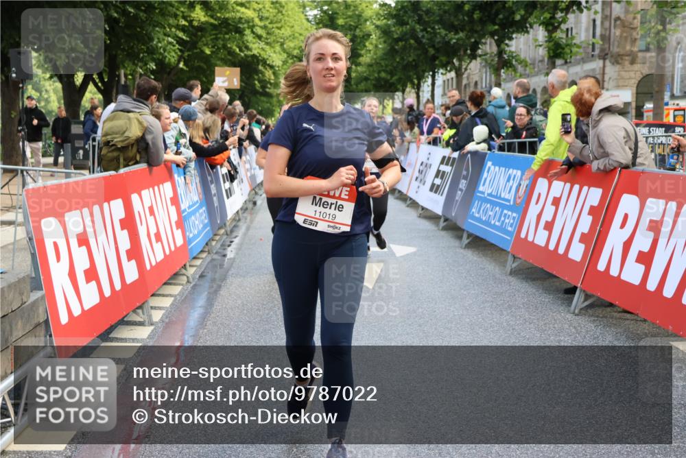 14.06.2026 - REWE Women's Run Strokosch-Dieckow http://msf.ph/oto/9787022 14.06.2026 10:12:16 Ziel 10036, 10298, 10357, 10620, 10795, 10913, 11019, 11317, 11349 meine-sportfotos.de
