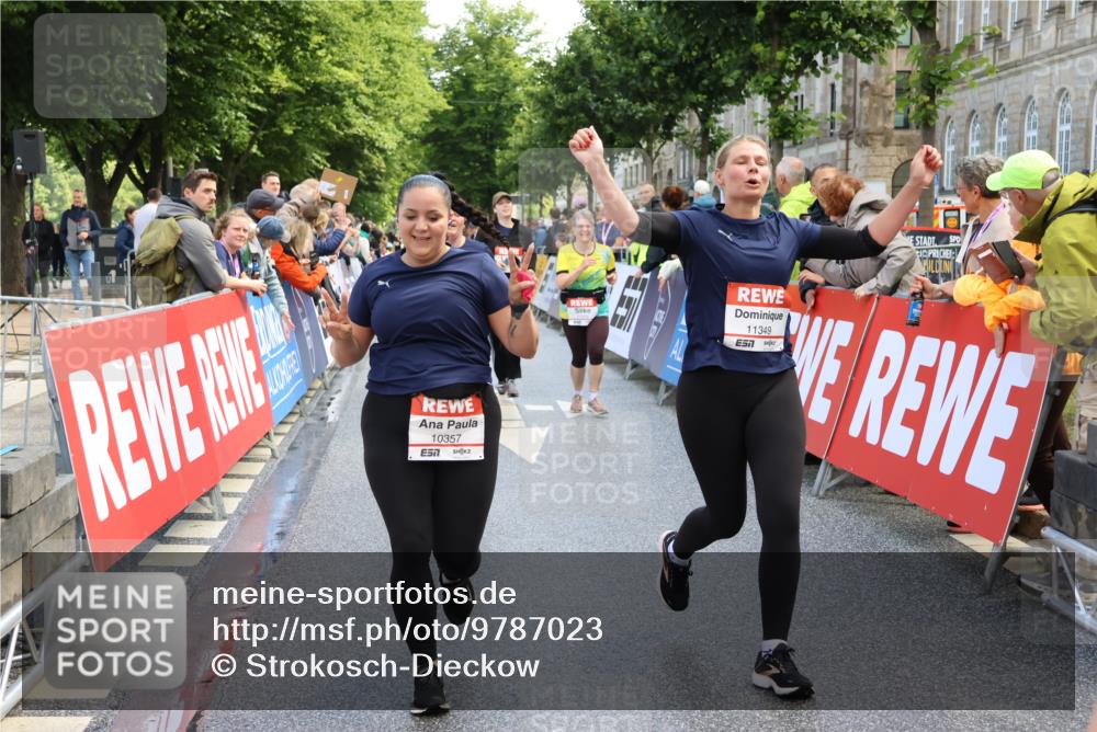14.06.2026 - REWE Women's Run Strokosch-Dieckow http://msf.ph/oto/9787023 14.06.2026 10:12:18 Ziel 10036, 10298, 10357, 10620, 10710, 10795, 10913, 11019, 11142, 11317, 11349, 11358 meine-sportfotos.de