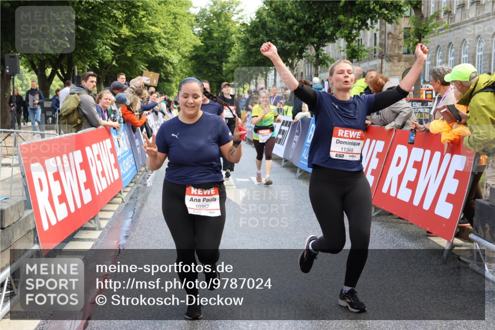14.06.2026 - REWE Women's Run Strokosch-Dieckow http://msf.ph/oto/9787024 14.06.2026 10:12:19 Ziel 10036, 10298, 10357, 10710, 10795, 10913, 11019, 11142, 11349, 11358 meine-sportfotos.de