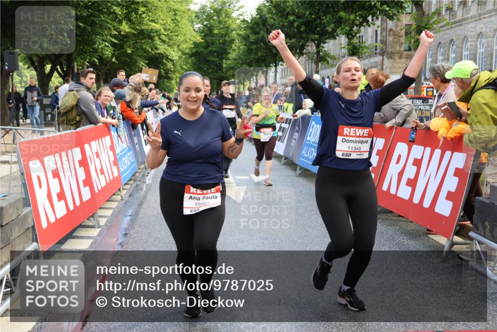 14.06.2026 - REWE Women's Run Strokosch-Dieckow http://msf.ph/oto/9787025 14.06.2026 10:12:19 Ziel 10036, 10298, 10357, 10710, 10795, 10913, 11019, 11142, 11349, 11358 meine-sportfotos.de