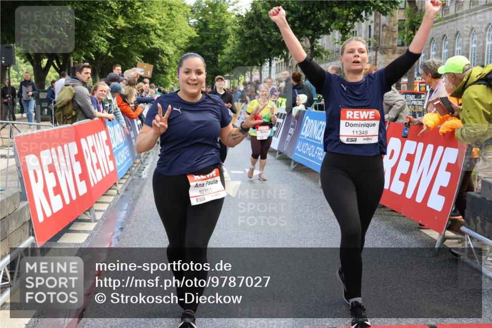 14.06.2026 - REWE Women's Run Strokosch-Dieckow http://msf.ph/oto/9787027 14.06.2026 10:12:19 Ziel 10036, 10298, 10357, 10710, 10795, 10913, 11019, 11142, 11349, 11358 meine-sportfotos.de