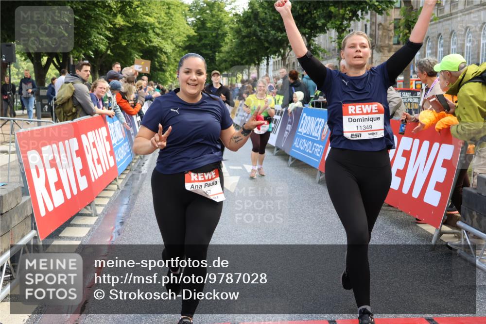 14.06.2026 - REWE Women's Run Strokosch-Dieckow http://msf.ph/oto/9787028 14.06.2026 10:12:19 Ziel 10036, 10298, 10357, 10710, 10795, 10913, 11019, 11142, 11349, 11358 meine-sportfotos.de
