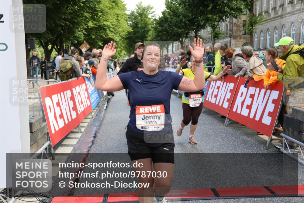 14.06.2026 - REWE Women's Run Strokosch-Dieckow http://msf.ph/oto/9787030 14.06.2026 10:12:21 Ziel 10357, 10710, 10795, 10913, 11012, 11019, 11142, 11349, 11358 meine-sportfotos.de