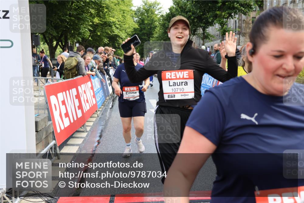 14.06.2026 - REWE Women's Run Strokosch-Dieckow http://msf.ph/oto/9787034 14.06.2026 10:12:22 Ziel 10357, 10710, 10795, 10913, 11012, 11019, 11109, 11142, 11349, 11358 meine-sportfotos.de
