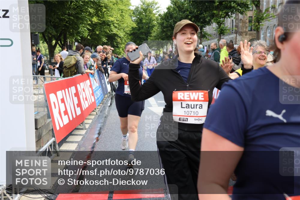 14.06.2026 - REWE Women's Run Strokosch-Dieckow http://msf.ph/oto/9787036 14.06.2026 10:12:22 Ziel 10357, 10710, 10795, 10913, 11012, 11019, 11109, 11142, 11349, 11358 meine-sportfotos.de