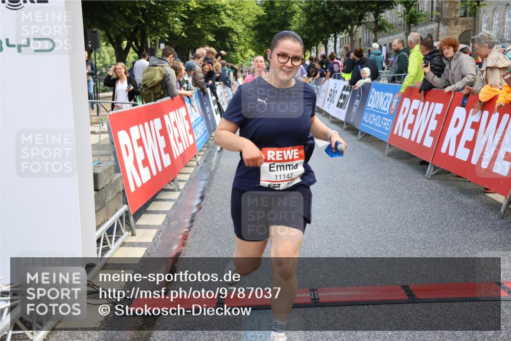 14.06.2026 - REWE Women's Run Strokosch-Dieckow http://msf.ph/oto/9787037 14.06.2026 10:12:23 Ziel 10357, 10710, 10795, 11012, 11019, 11109, 11142, 11349, 11358 meine-sportfotos.de