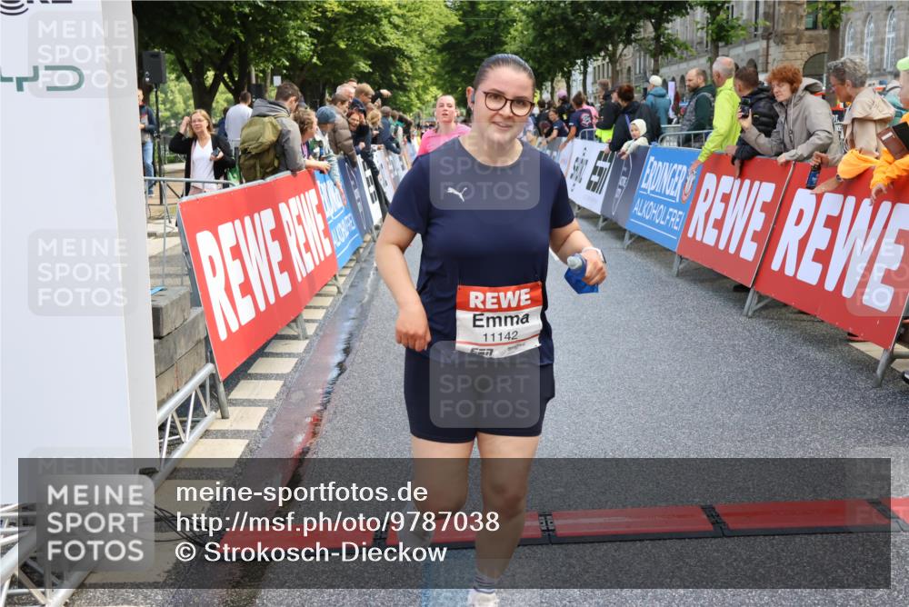 14.06.2026 - REWE Women's Run Strokosch-Dieckow http://msf.ph/oto/9787038 14.06.2026 10:12:23 Ziel 10357, 10710, 10795, 11012, 11019, 11109, 11142, 11349, 11358 meine-sportfotos.de