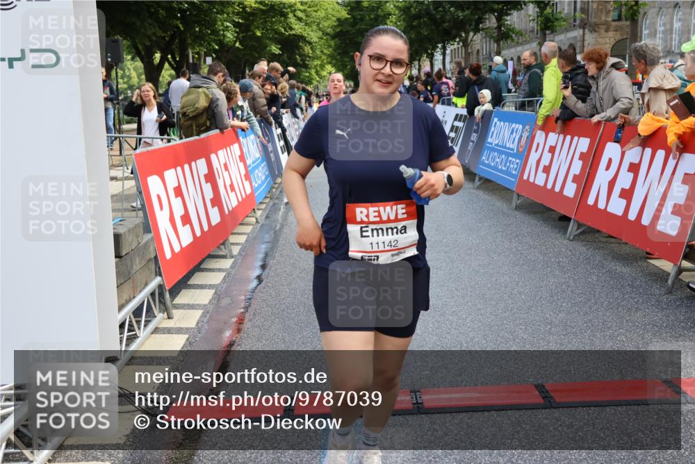 14.06.2026 - REWE Women's Run Strokosch-Dieckow http://msf.ph/oto/9787039 14.06.2026 10:12:23 Ziel 10357, 10710, 10795, 11012, 11019, 11109, 11142, 11349, 11358 meine-sportfotos.de