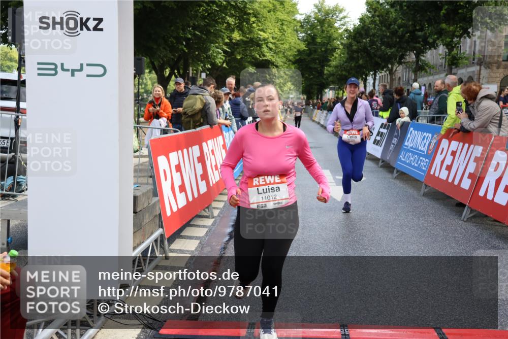 14.06.2026 - REWE Women's Run Strokosch-Dieckow http://msf.ph/oto/9787041 14.06.2026 10:12:25 Ziel 10357, 10710, 10795, 11012, 11109, 11142, 11349, 11358 meine-sportfotos.de