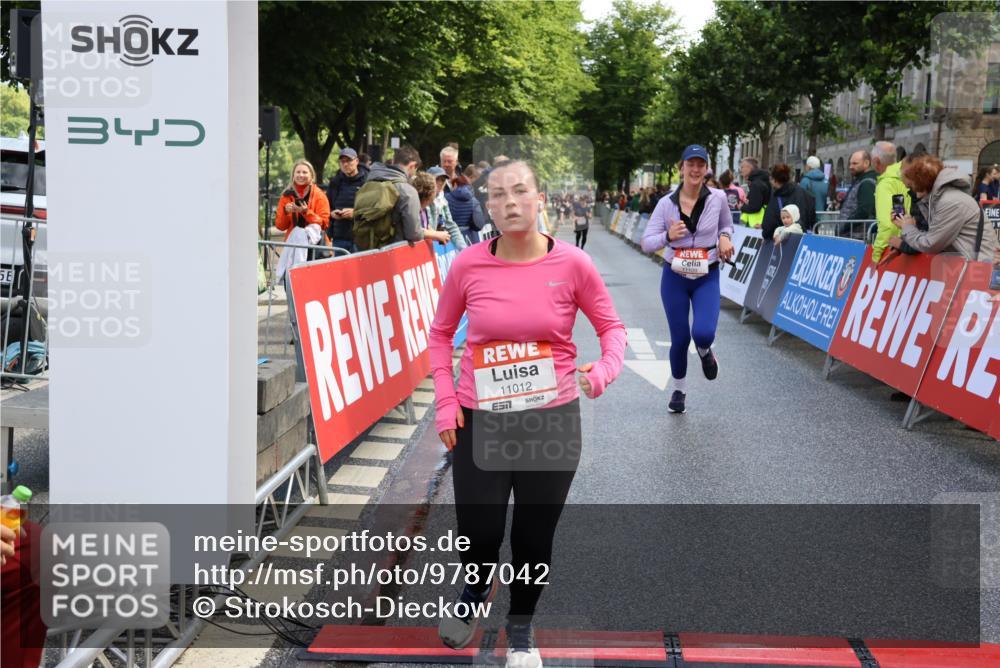 14.06.2026 - REWE Women's Run Strokosch-Dieckow http://msf.ph/oto/9787042 14.06.2026 10:12:25 Ziel 10357, 10710, 10795, 11012, 11109, 11142, 11349, 11358 meine-sportfotos.de
