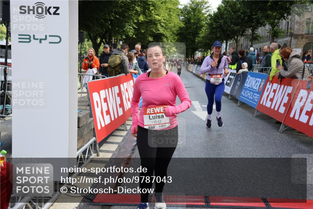 14.06.2026 - REWE Women's Run Strokosch-Dieckow http://msf.ph/oto/9787043 14.06.2026 10:12:25 Ziel 10357, 10710, 10795, 11012, 11109, 11142, 11349, 11358 meine-sportfotos.de