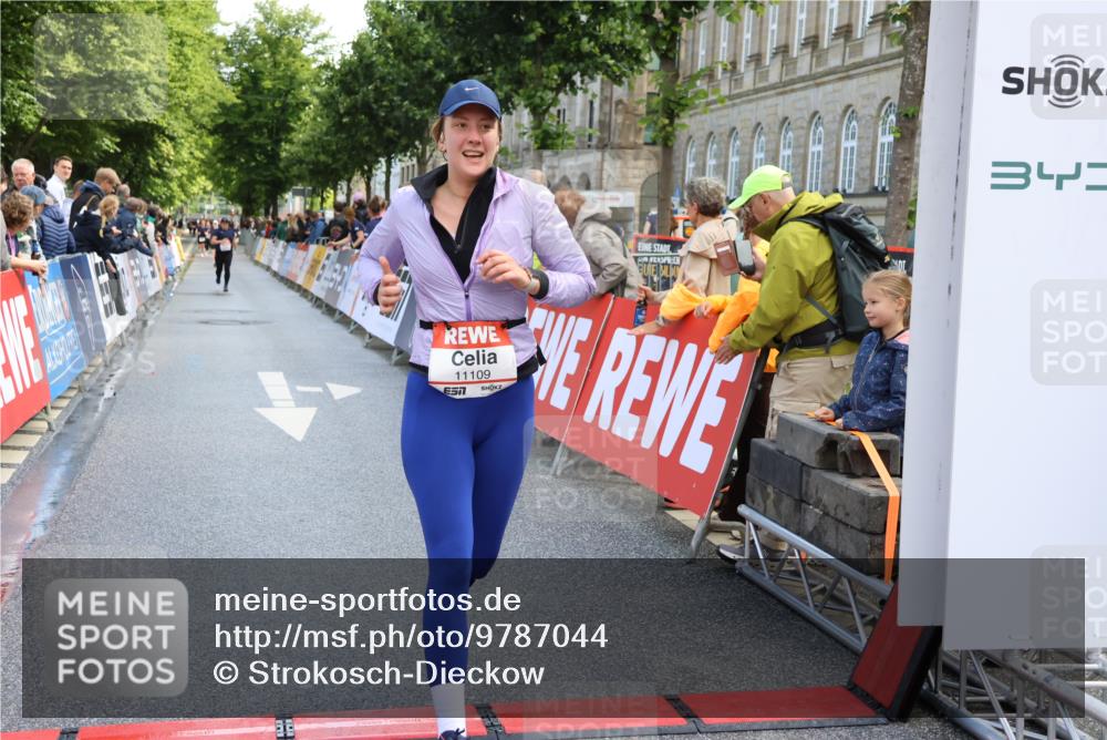 14.06.2026 - REWE Women's Run Strokosch-Dieckow http://msf.ph/oto/9787044 14.06.2026 10:12:26 Ziel 10357, 10710, 10795, 11012, 11109, 11142, 11349, 11358 meine-sportfotos.de