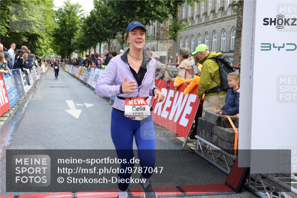 14.06.2026 - REWE Women's Run Strokosch-Dieckow http://msf.ph/oto/9787047 14.06.2026 10:12:26 Ziel 10357, 10710, 10795, 11012, 11109, 11142, 11349, 11358 meine-sportfotos.de