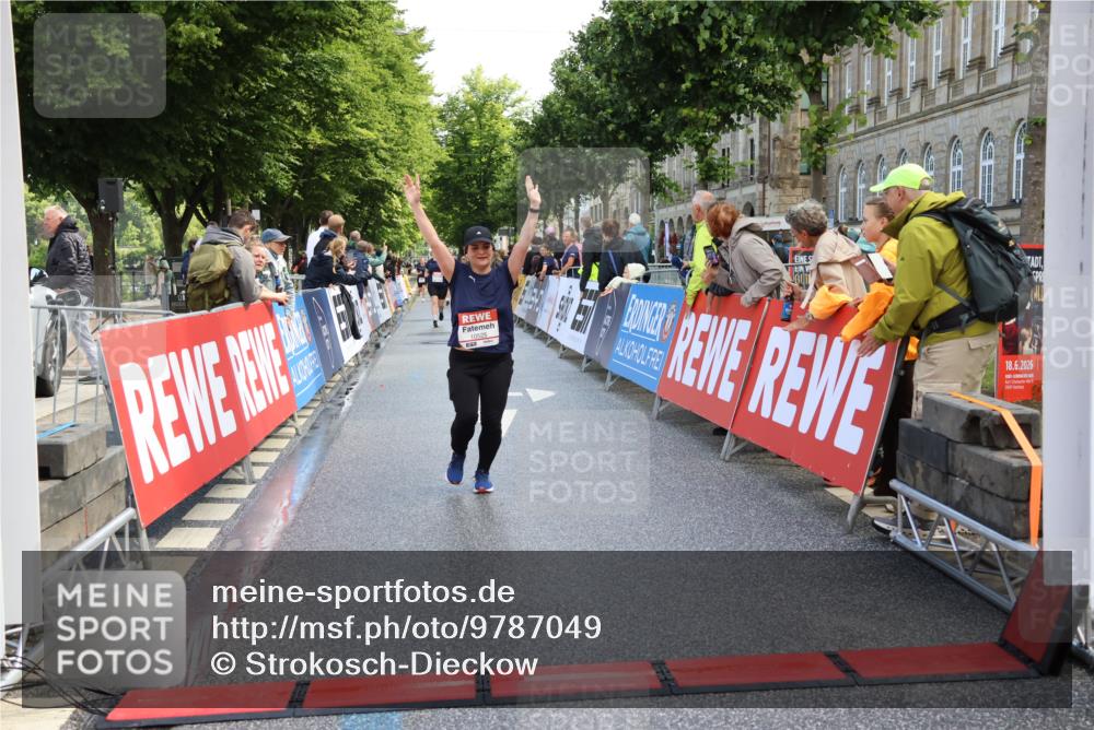 14.06.2026 - REWE Women's Run Strokosch-Dieckow http://msf.ph/oto/9787049 14.06.2026 10:12:35 Ziel 10525 meine-sportfotos.de