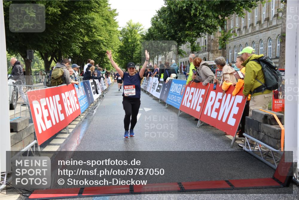 14.06.2026 - REWE Women's Run Strokosch-Dieckow http://msf.ph/oto/9787050 14.06.2026 10:12:36 Ziel 10525 meine-sportfotos.de