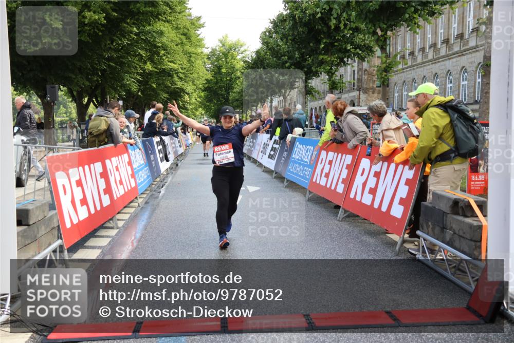 14.06.2026 - REWE Women's Run Strokosch-Dieckow http://msf.ph/oto/9787052 14.06.2026 10:12:36 Ziel 10525 meine-sportfotos.de